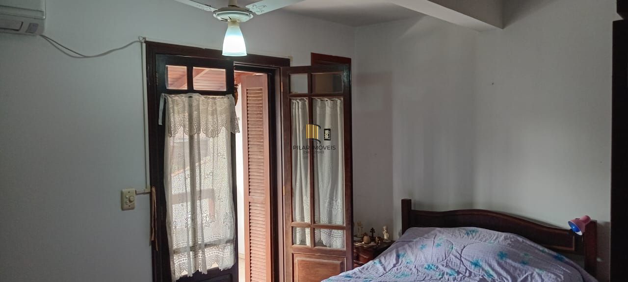 Excelente oportunidade de adquirir um sobrado no charmoso bairro Guarujá