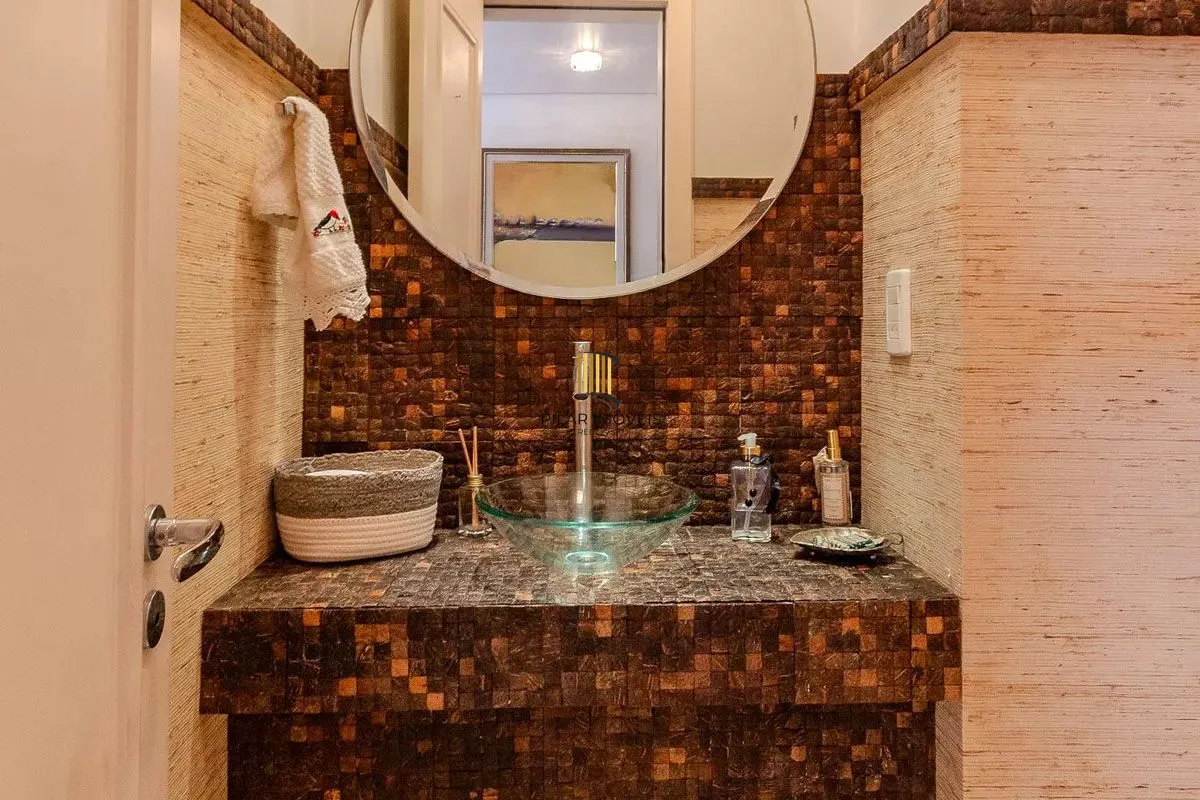 Apartamento com 3 dormitórios, 2 vagas e 231.61m² - Bairro Menino Deus