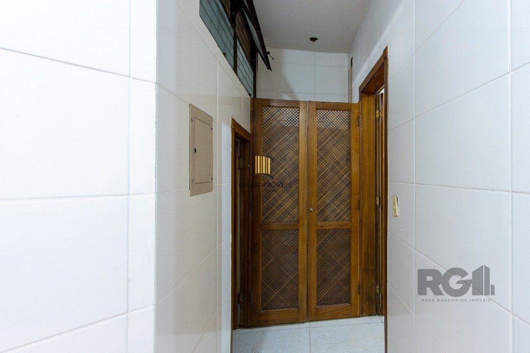 Excelente casa de 3 andares em condomínio fechado