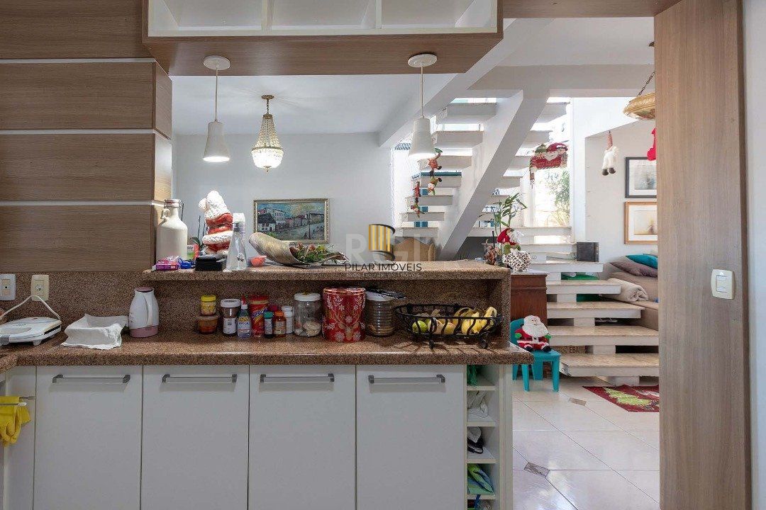 Casa para Venda com 4 dormitórios no bairro Hípica