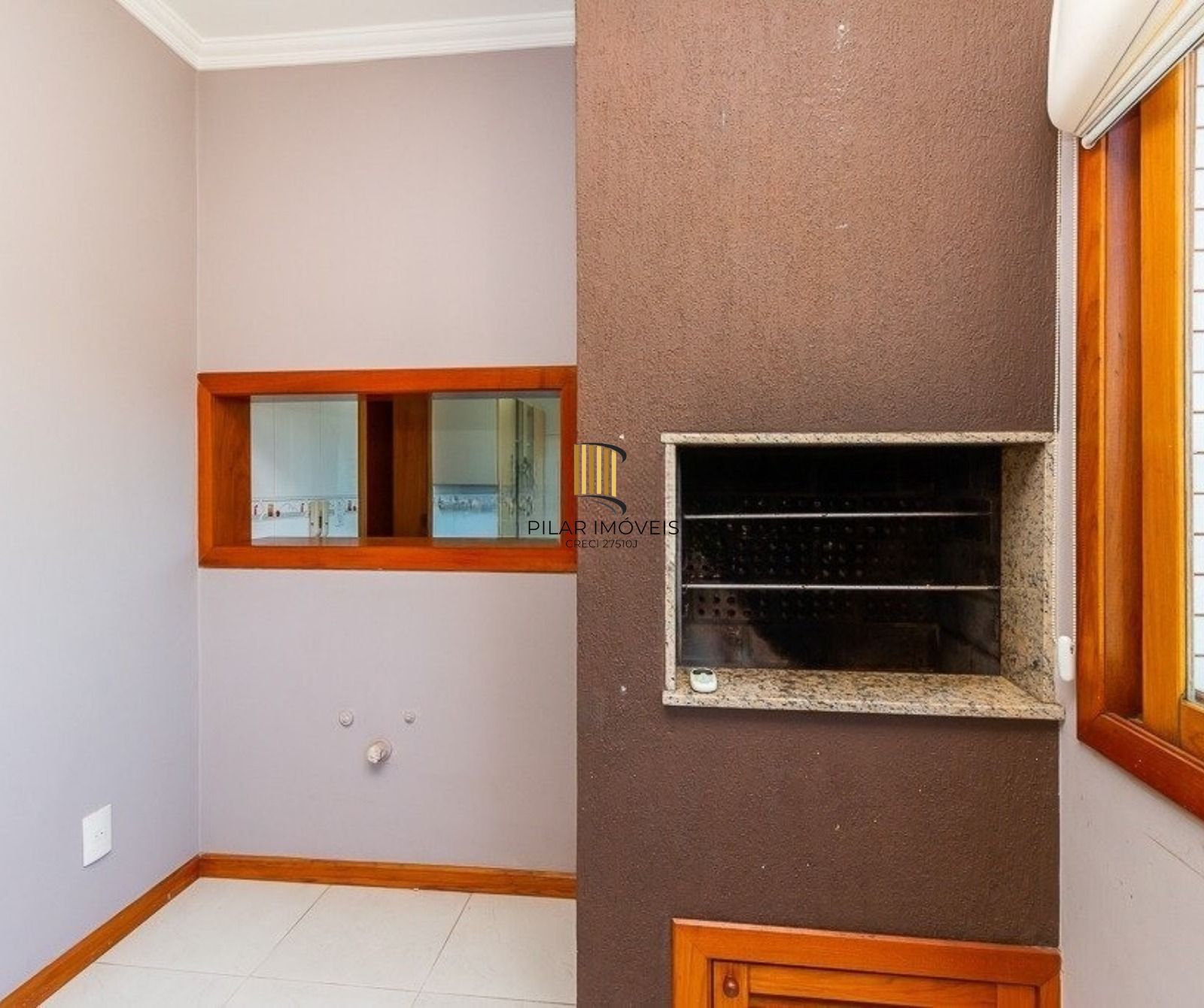 Apartamento de 2 dormitórios, 1 suíte, closet e 2 vagas de garagem .