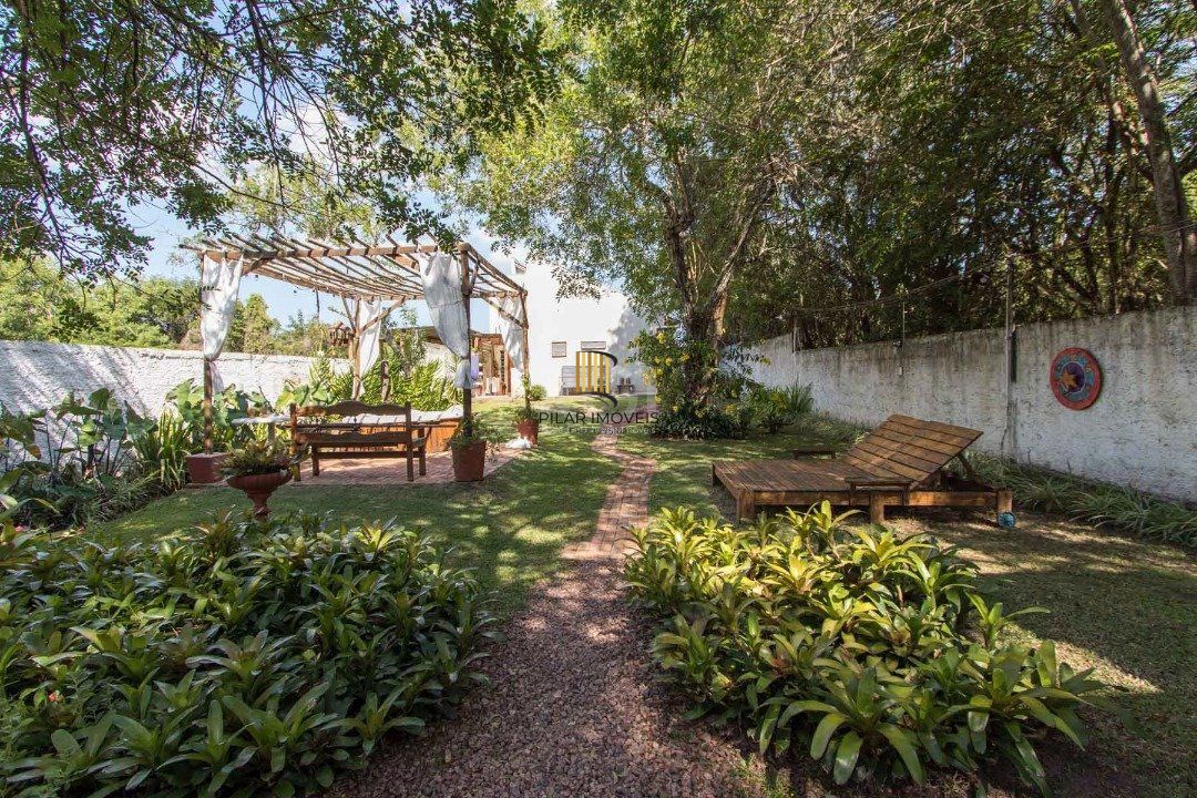 Casa para Venda - 250m², 3 dormitórios, sendo 2 suites, 3 vagas - Ponta Grossa