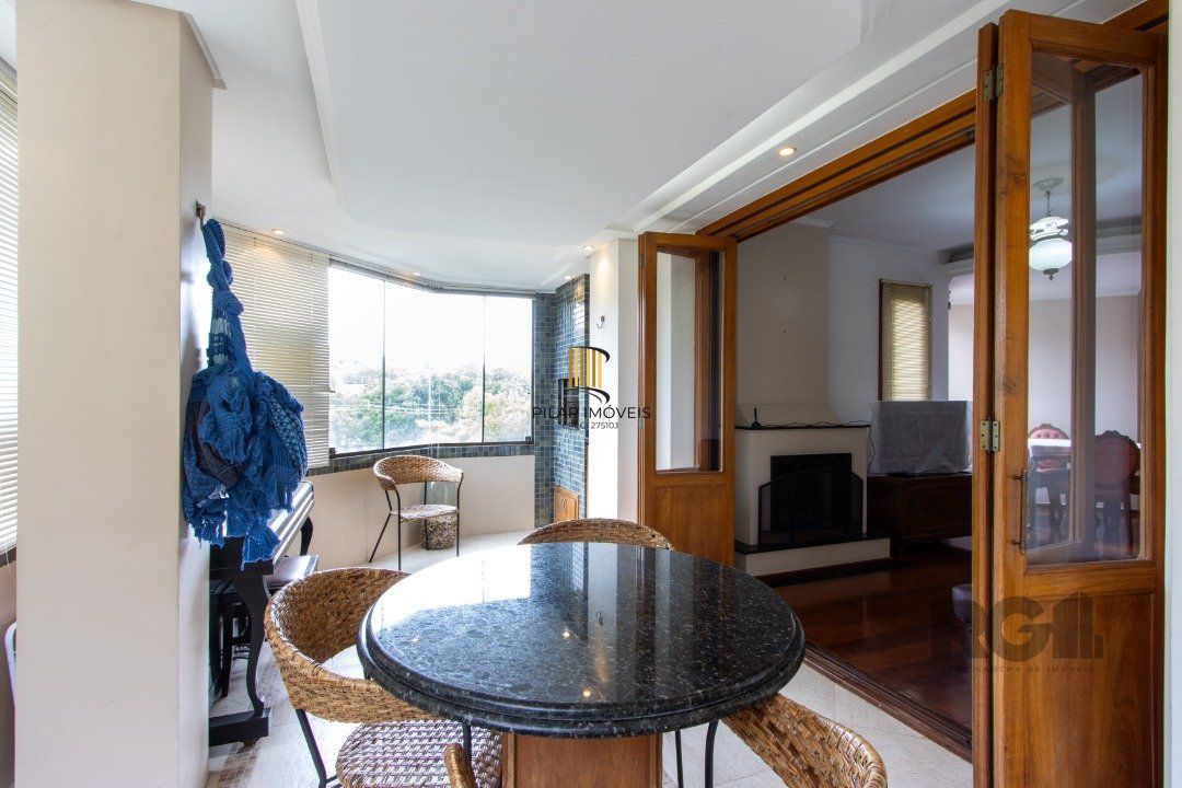 Apartamento semi mobiliado de 3 quartos com suíte no bairro Tristeza junto ao Colégio Mãe de Deus