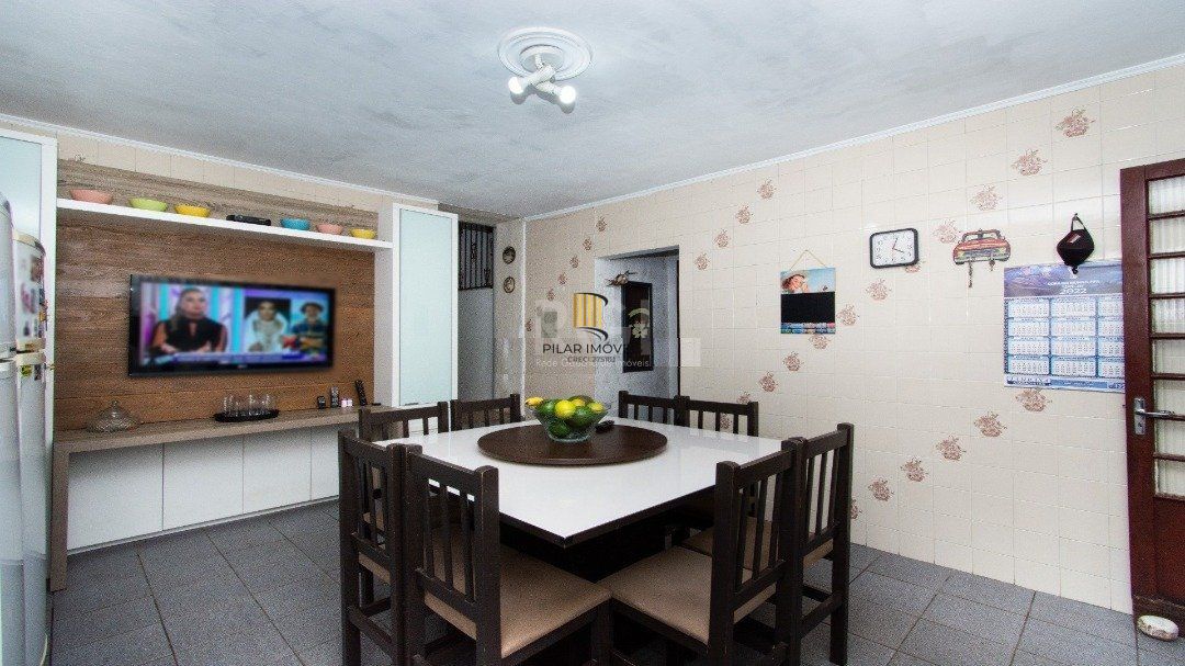 Casa para Venda - 238m², 3 dormitórios, sendo 1 suites, 3 vagas - Camaquã