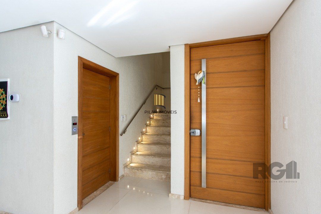 Casa com 5 suites com area privativa 714,00
