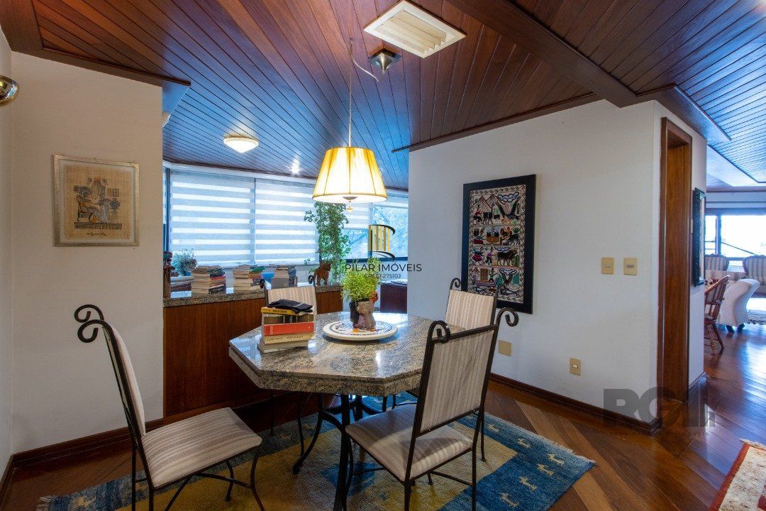 Apartamento 4 dormitórios no bairro Petrópolis