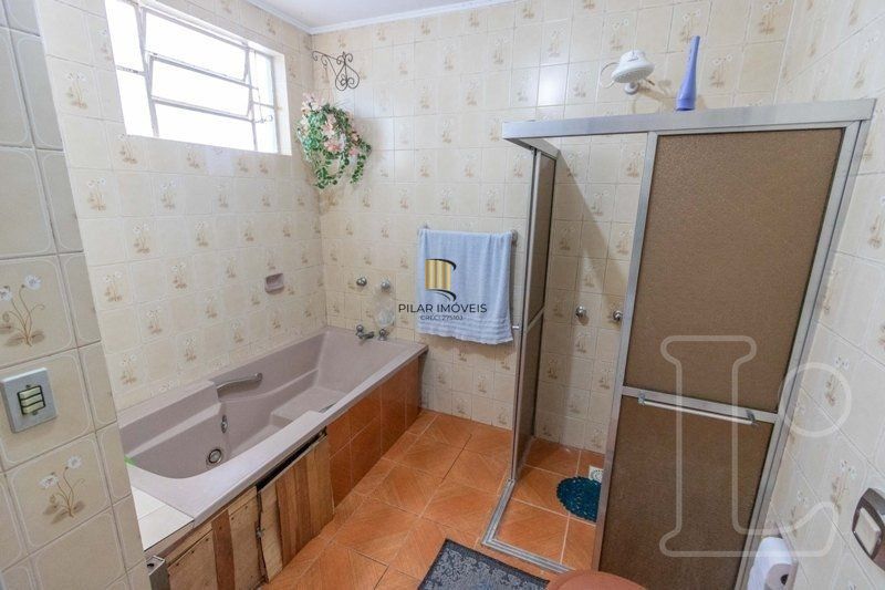 Sobrado para Venda - 241m², 4 dormitórios, sendo 1 suites, 1 vaga - Camaquã