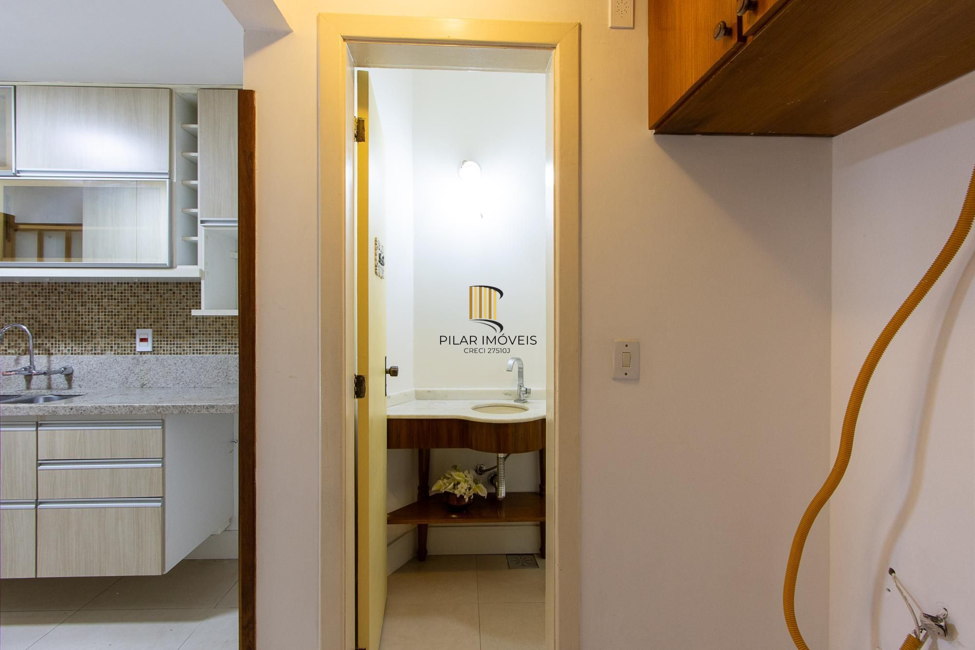 Casa em condomínio, 2 dormitórios, 1 vaga escriturada - Bairro Cavalhada