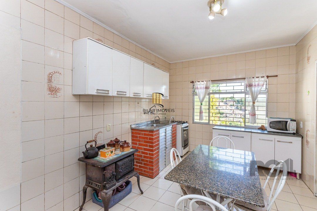 Casa com 3 Quartos à Venda, 293 m² por R$ 650.000