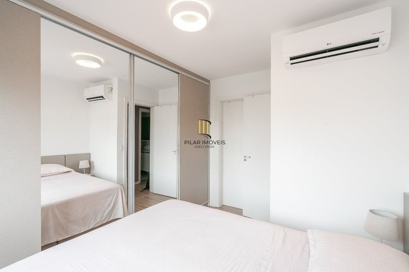 Impecável! 2 Dormitórios, Suíte, Mobiliado e Pronto para Morar