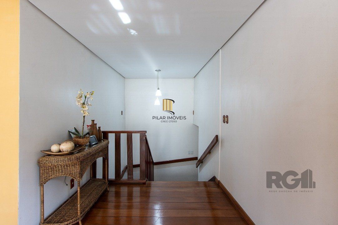 Casa 4 Dormitório(s) Bairro Nonoai