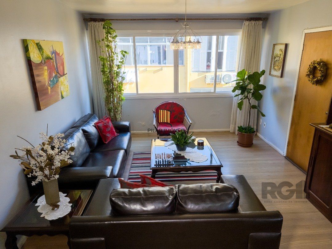 Cobertura, 2 quartos, 1 suite, dependência de empregada, 1 vaga de garagem, bairro Partenon