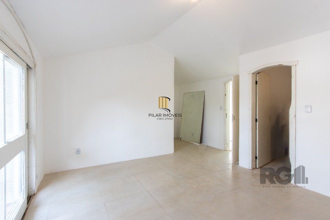 Casa para Venda - 337m², 3 dormitórios, sendo 1 suites, 3 vagas - Cristal