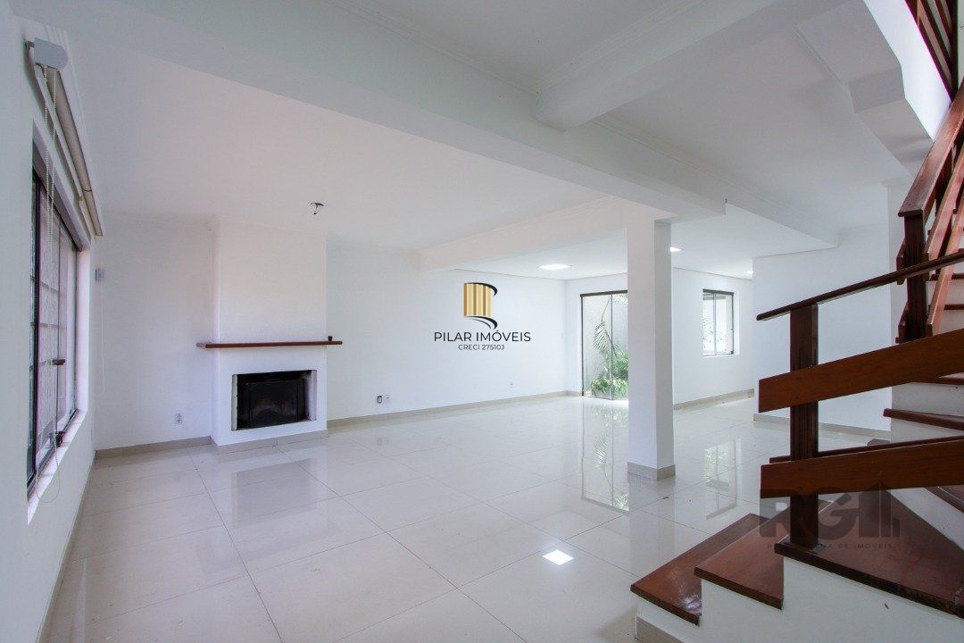 Casa com 4 quartos, com 347,57 m 2 privativos
