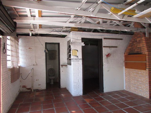 Casa térrea, com 3 dormitórios, 1 suíte, no bairro Nonoai.