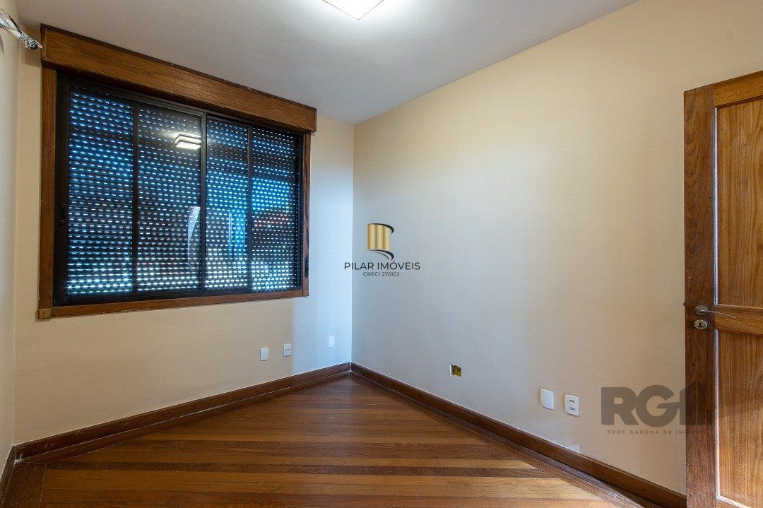 Excelente casa de 3 andares em condomínio fechado