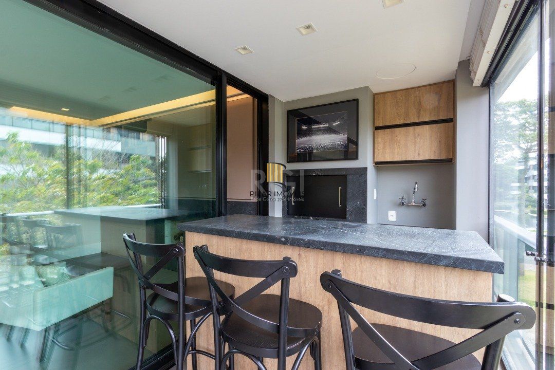 Apartamento para Venda - 164m², 3 dormitórios, sendo 3 suites, 3 vagas - Pedra Redonda