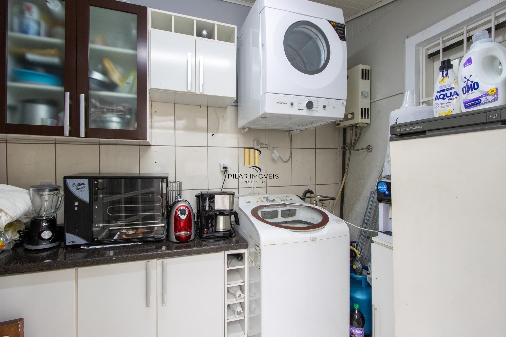 Casa 3 dormitórios no bairro Guarujá
