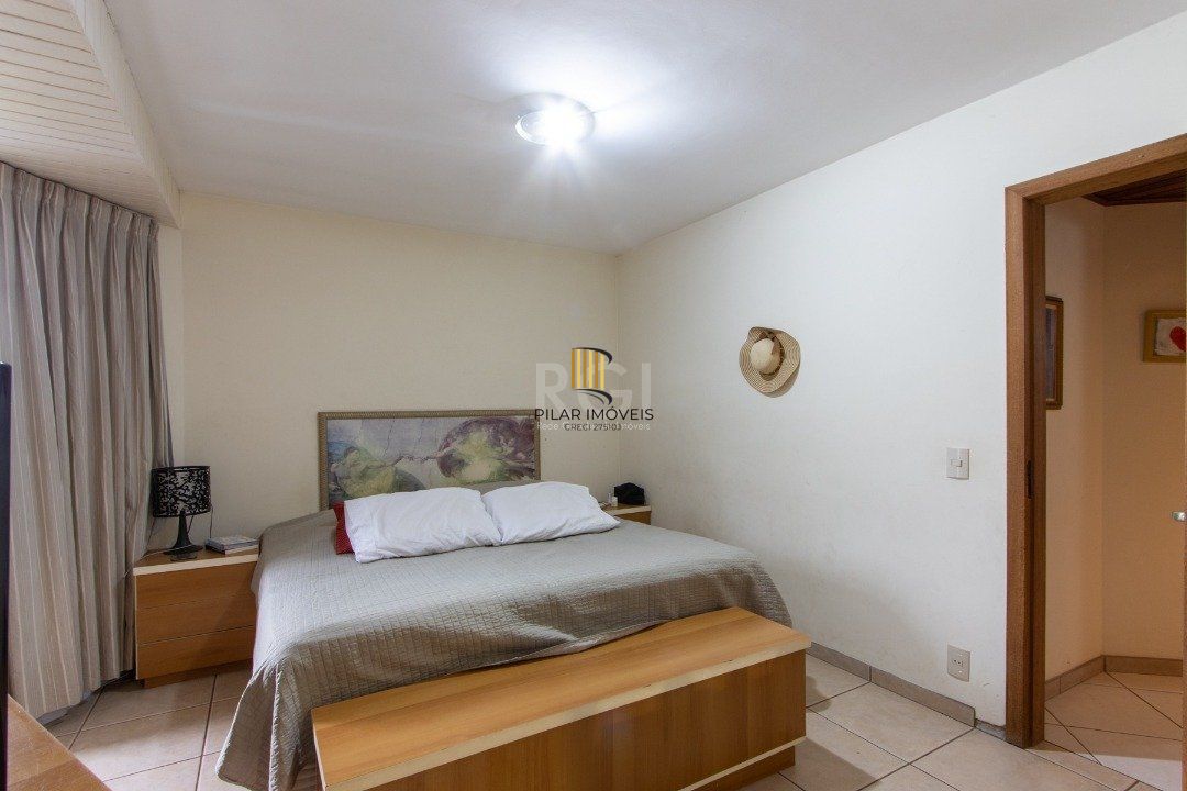 Casa 4 dormitórios no bairro Hípica