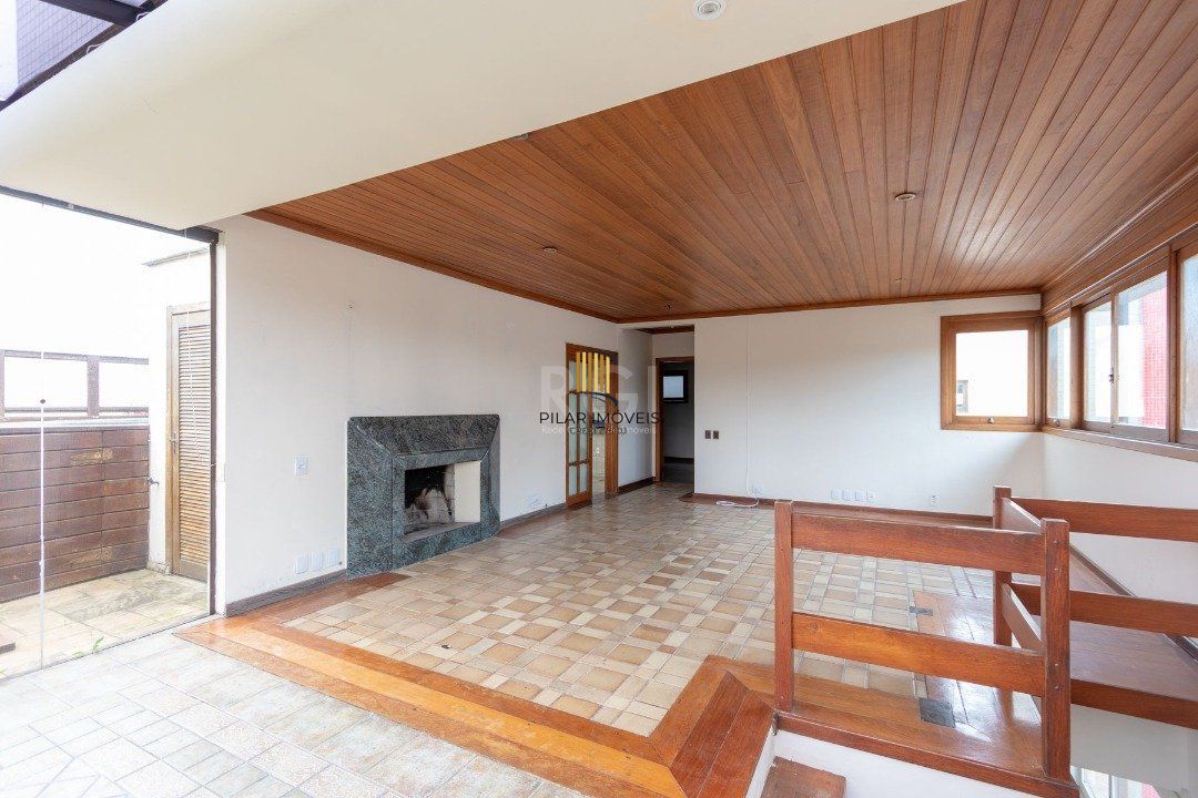 Cobertura para Venda - 302m², 4 dormitórios, sendo 1 suites, 3 vagas - Menino Deus