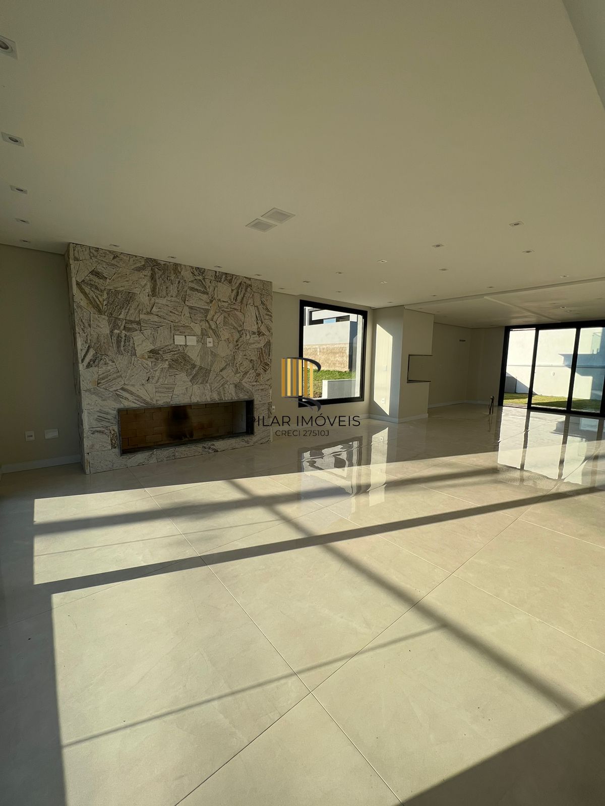 Casa de Condomínio com 3 suítes para comprar em Centro, Gravataí