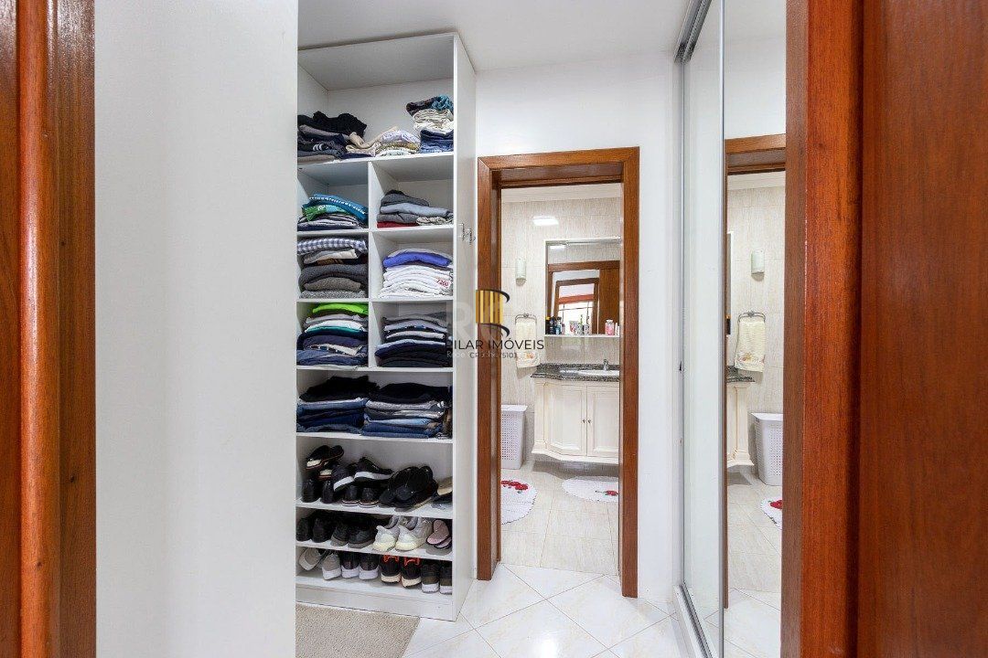 Casa para Venda - 293.76m², 3 dormitórios, sendo 1 suites, 6 vagas - Guarujá