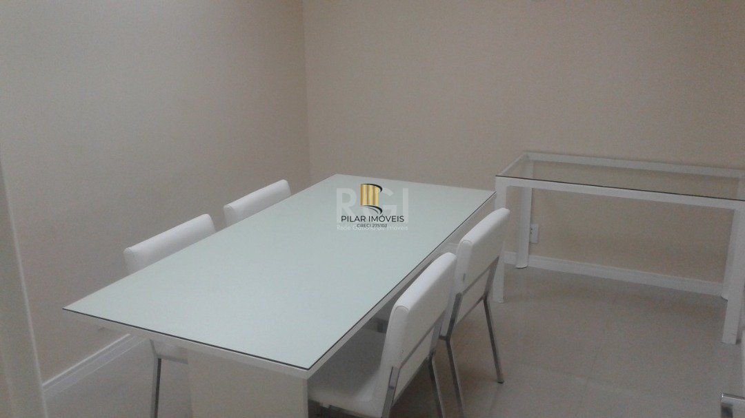 Com uma área privativa de 77.9m² e área total de 110.3m², essa sala é perfeita