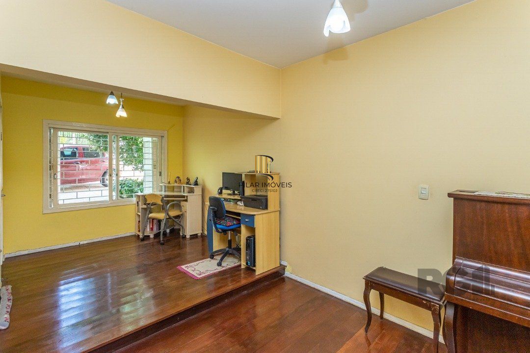 Casa com 3 Quartos à Venda, 293 m² por R$ 650.000