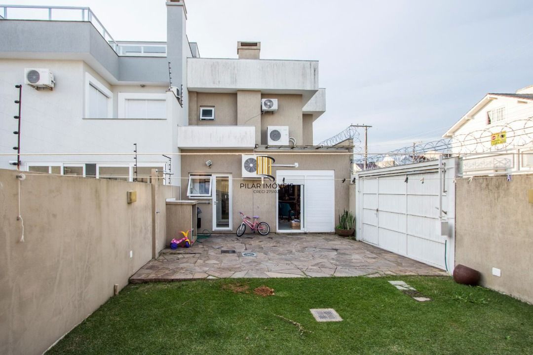 Casa para Venda - 147.3m², 3 dormitórios, sendo 1 suites, 3 vagas - Guarujá