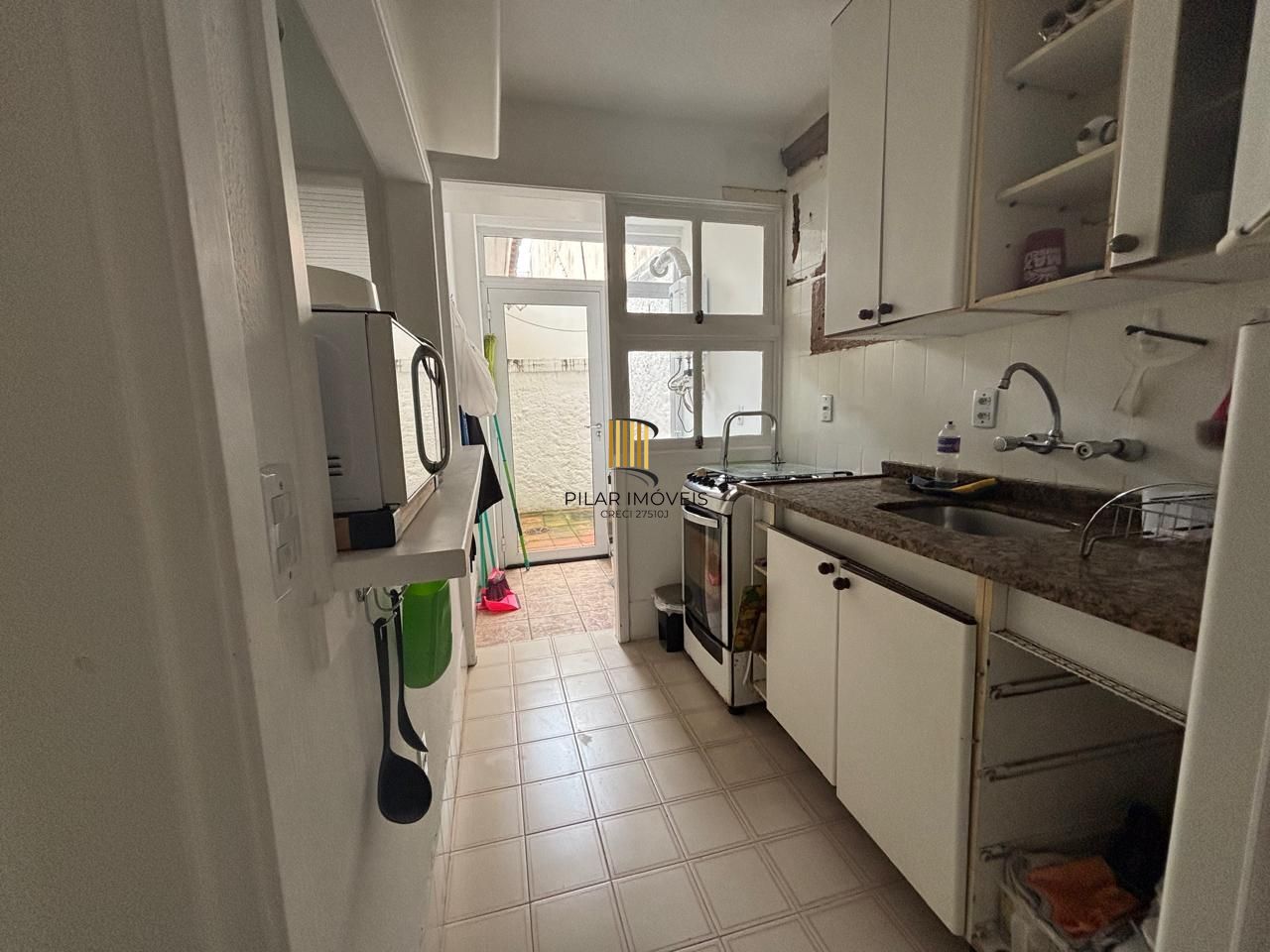 Casa estilo sobrado 2 dormitórios
