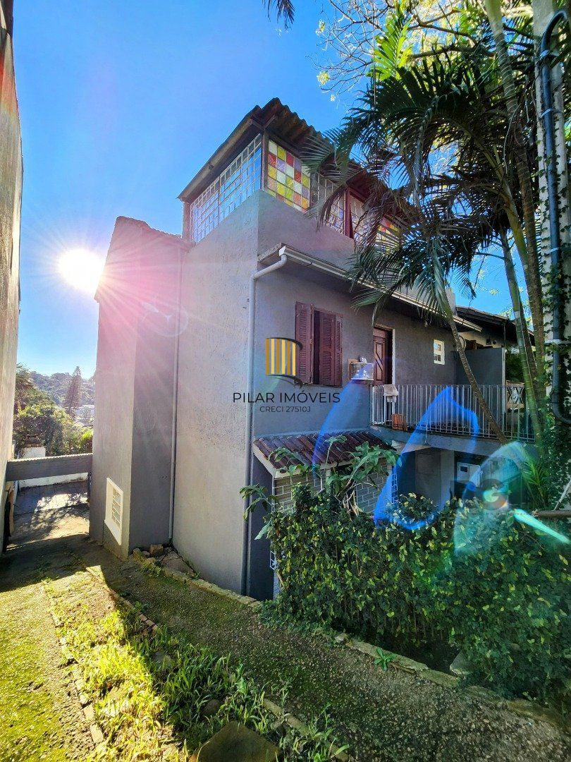 Casa 4 dormitórios no bairro Santa Tereza