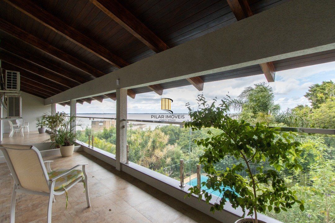 Sobrado com vista para Rio, 3 quartos, 2 suites, pátio, piscina, vaga para 4 carros - Bairro Vila Assunção