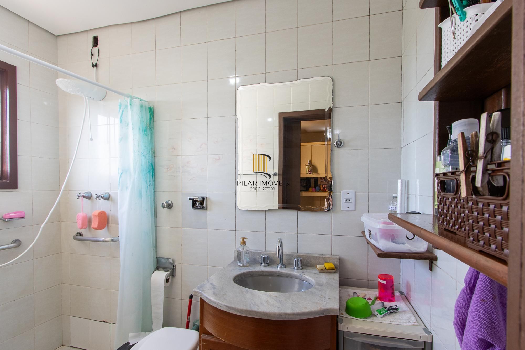 **Casa de 05 dormitórios, 03 suítes, 06 Banheiros, com 315,10m² privativos na Vila Conceição, Porto Alegre, RS**