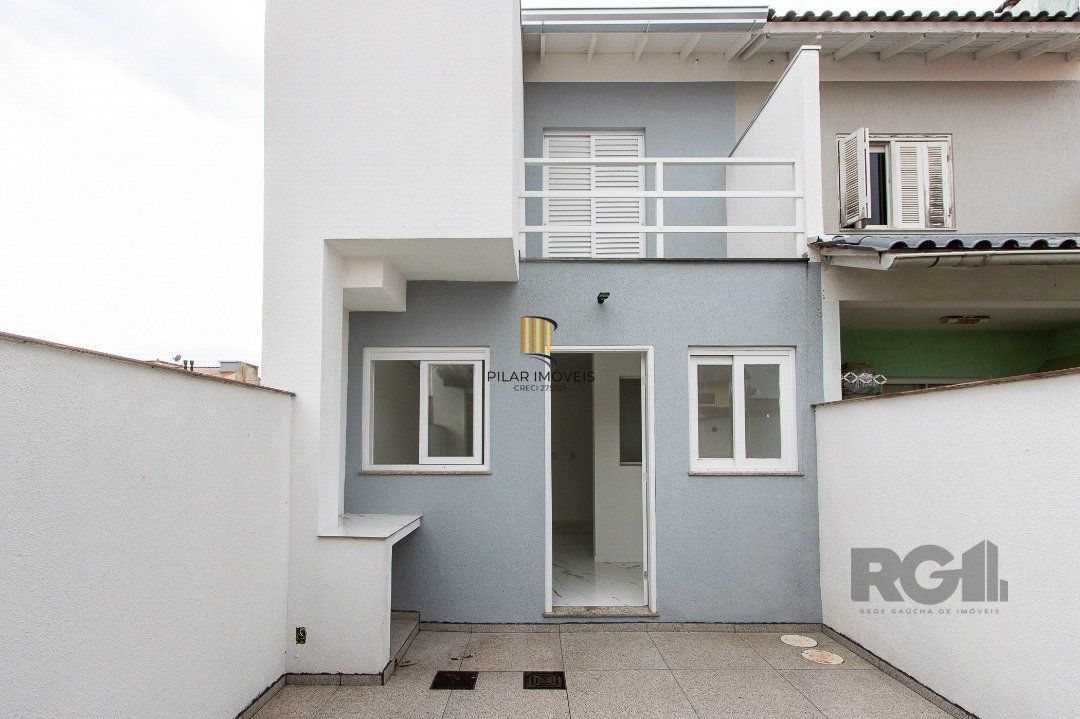 Sobrado 2 dormitórios no bairro Guarujá