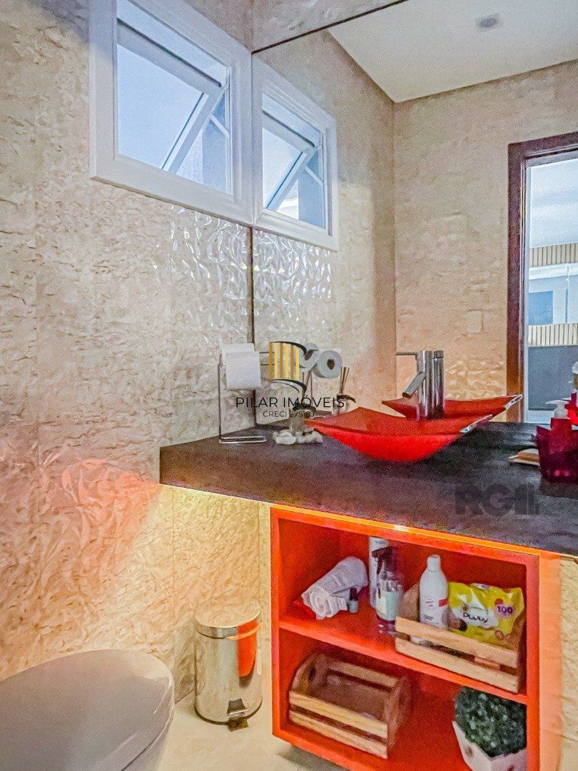 Casa de Condomínio 4 dormitórios no bairro Hípica