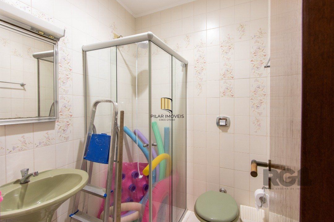 Sobrado com vista para Rio, 3 quartos, 2 suites, pátio, piscina, vaga para 4 carros - Bairro Vila Assunção