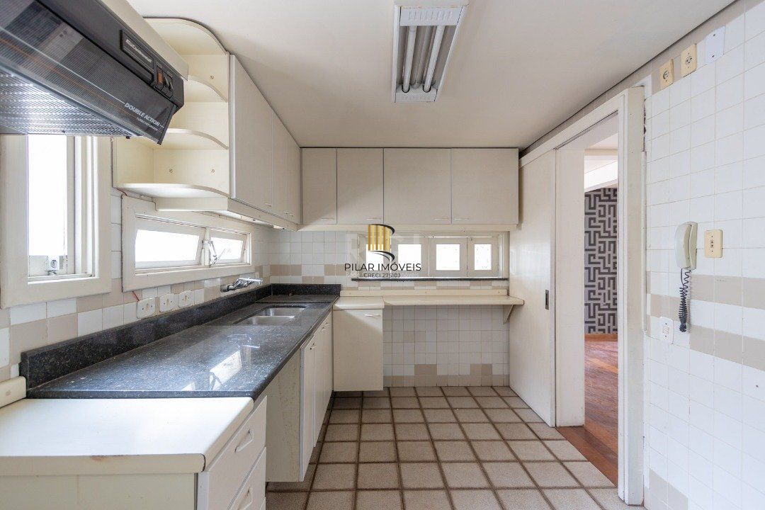 Cobertura para Venda - 302m², 4 dormitórios, sendo 1 suites, 3 vagas - Menino Deus