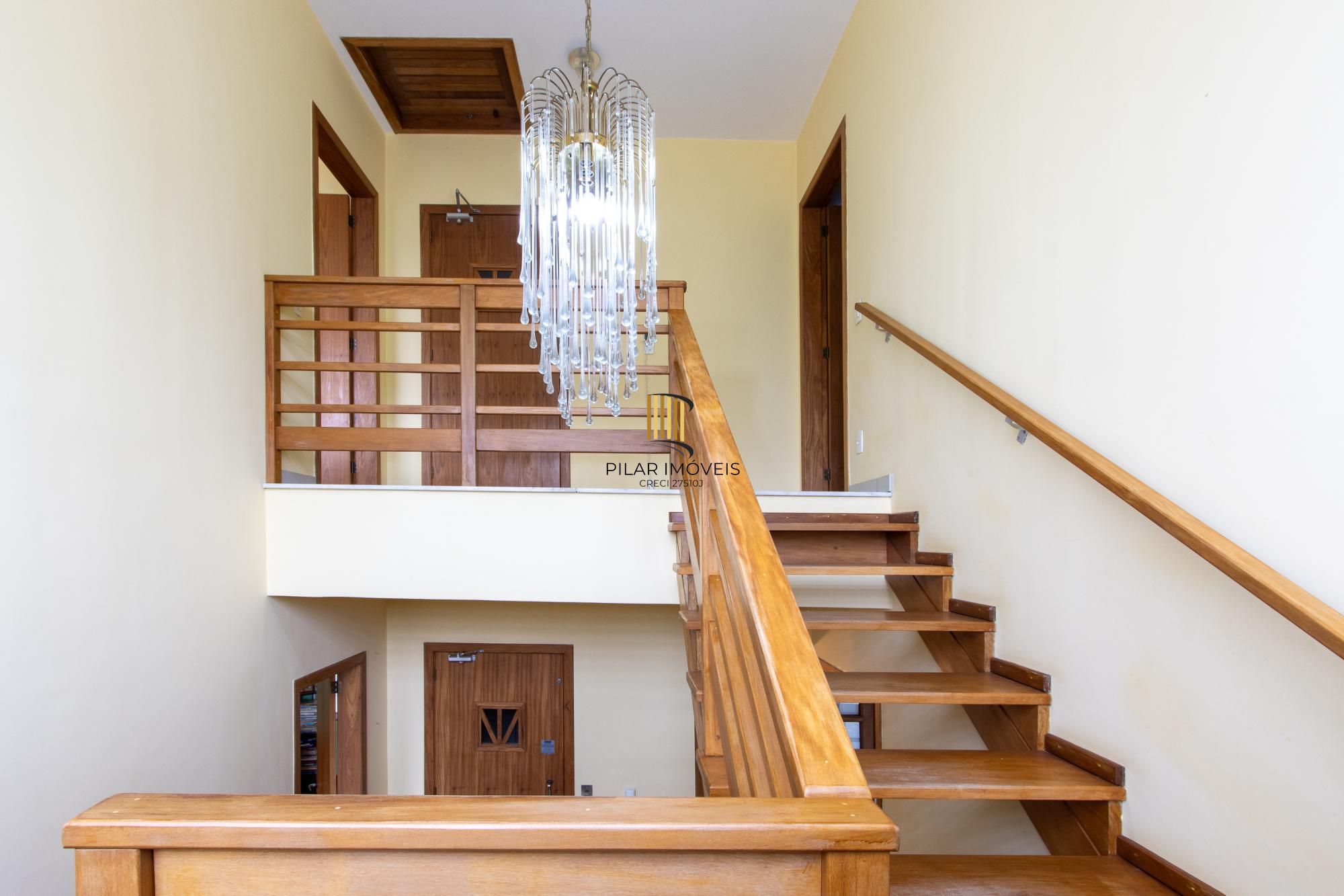 Casa para Venda - 470m², 3 dormitórios, sendo 1 suites, 6 vagas - Nonoai