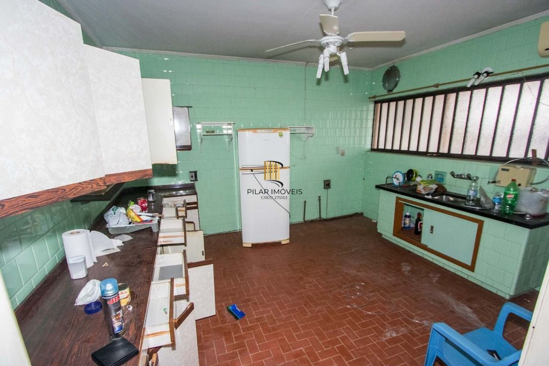 Casa para Venda - 200m², 3 dormitórios, 8 vagas - Cristal