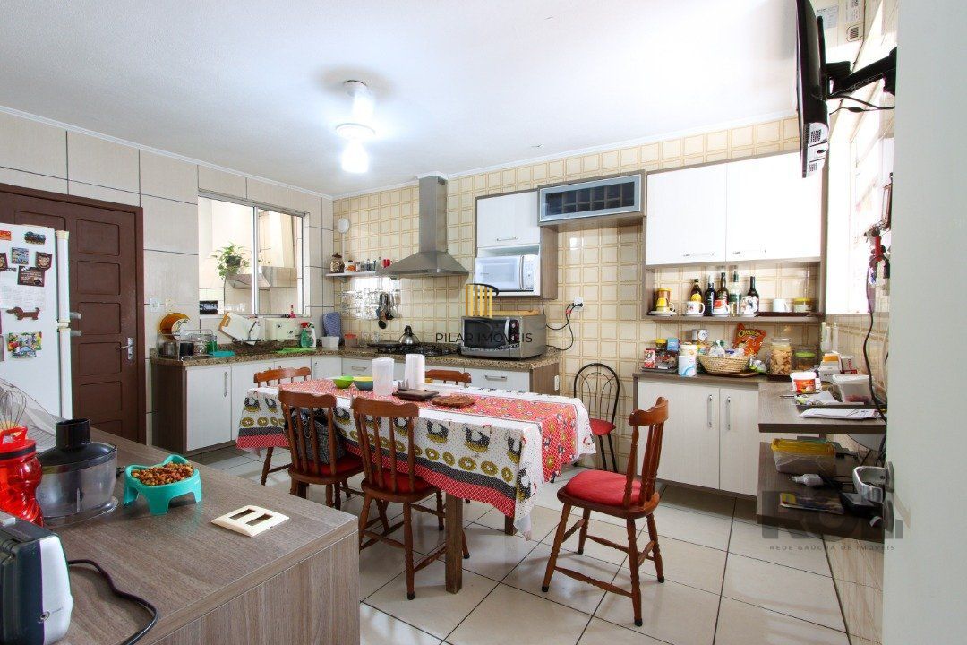 Casa térrea com  hall de entrada ,4 dormitórios