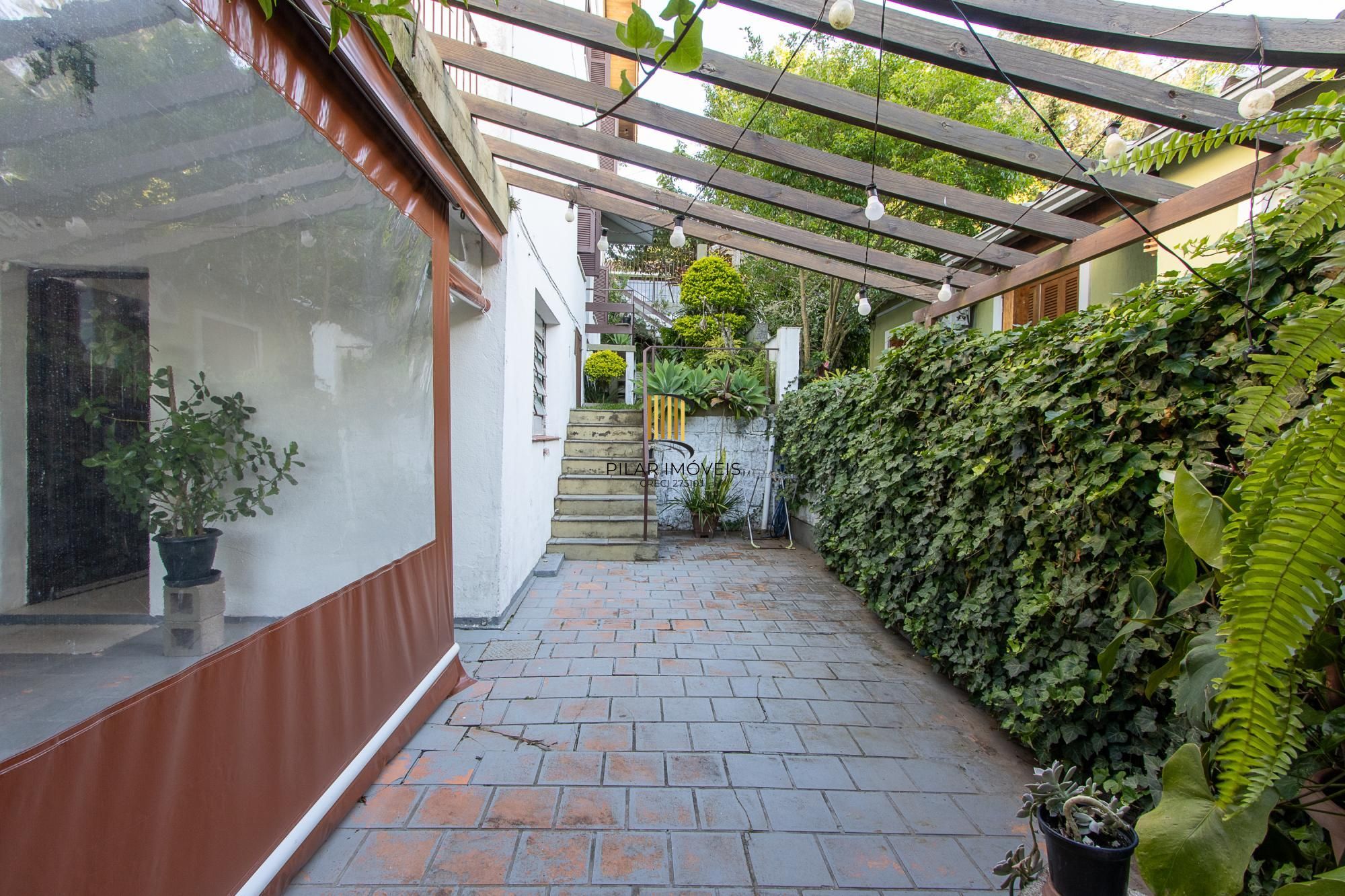 **Casa de 05 dormitórios, 03 suítes, 06 Banheiros, com 315,10m² privativos na Vila Conceição, Porto Alegre, RS**