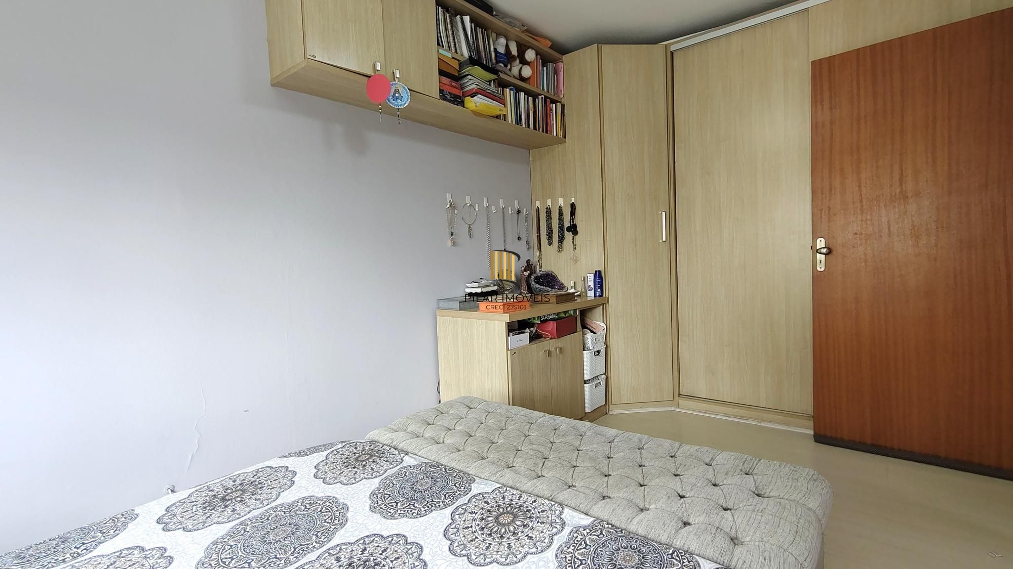 Apartamento de 2 dormitórios, 1 banheiro no bairro Trsiteza.
