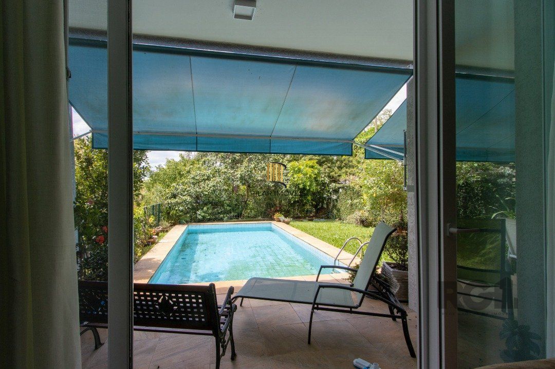 Sobrado com vista para Rio, 3 quartos, 2 suites, pátio, piscina, vaga para 4 carros - Bairro Vila Assunção
