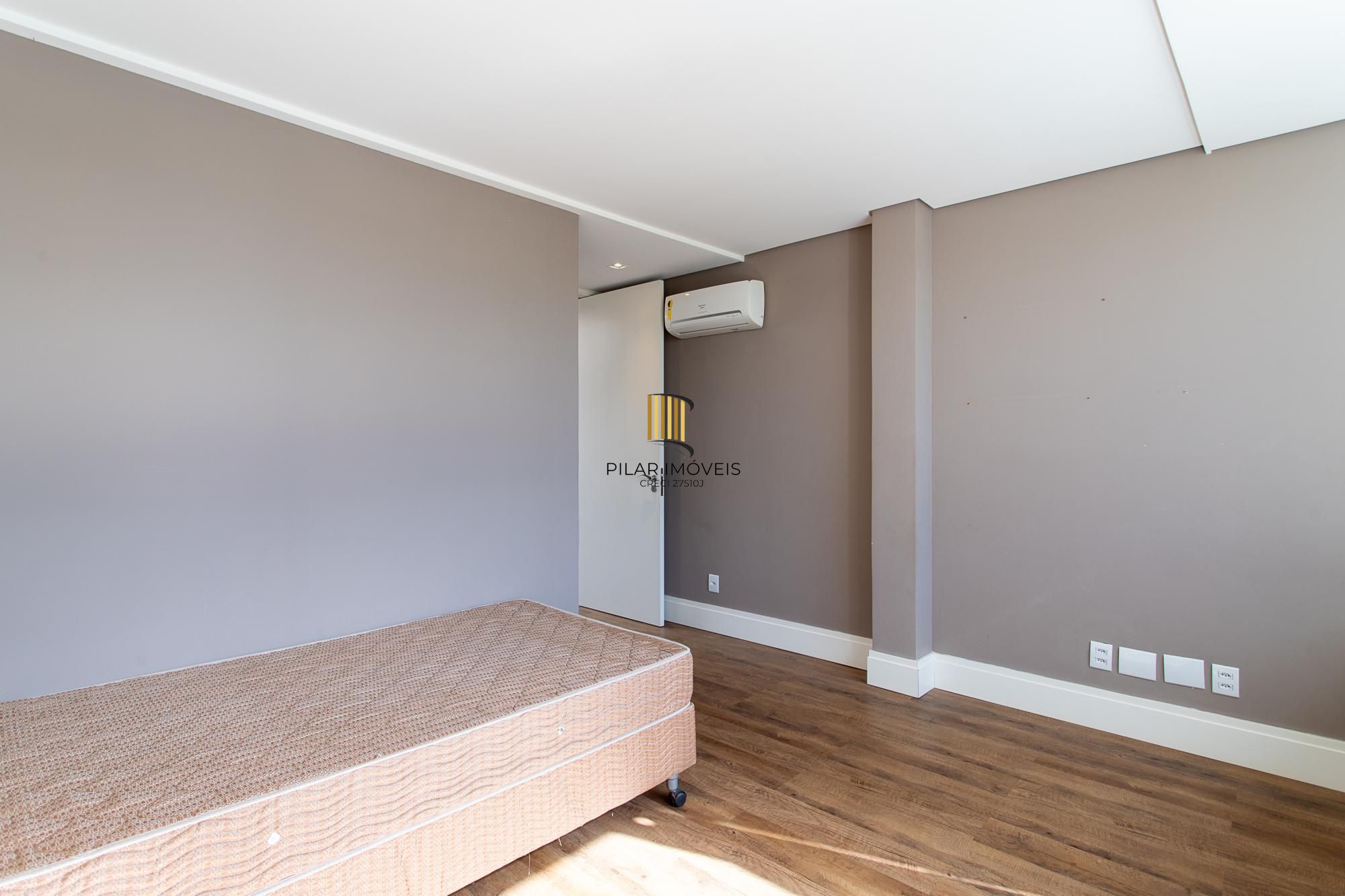 Casa de Condomínio 4 dormitórios no bairro Terraville