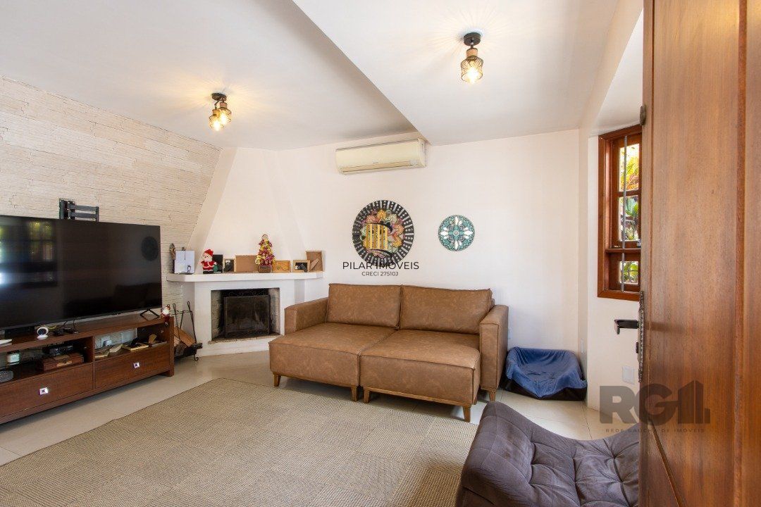 Casa 4 dormitórios no bairro Hípica