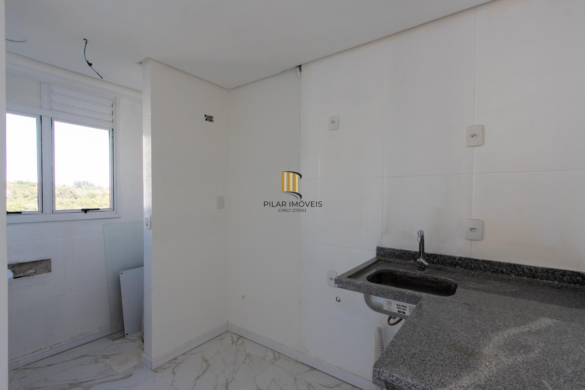Apto com 3 dormitórios suíte e box coberto ( nunca habitado e reformado )