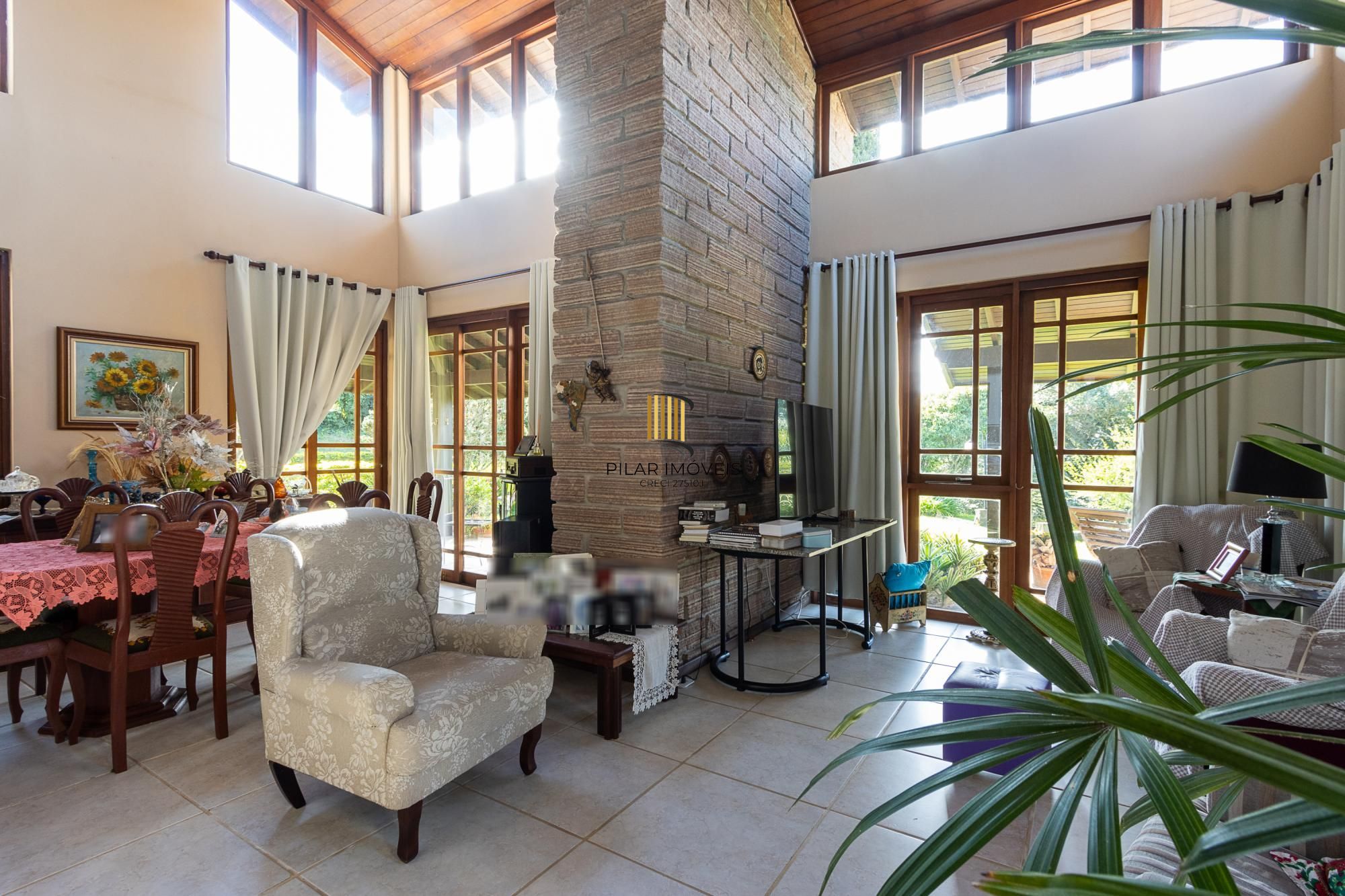 Casa em condomínio á venda com 6 dormitórios em Porto Alegre