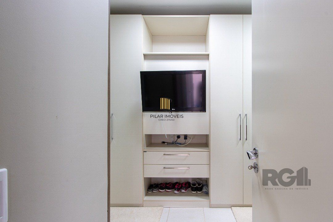 Casa no Condomínio Las Rocas, vista para o Guaíba, com 5 suítes