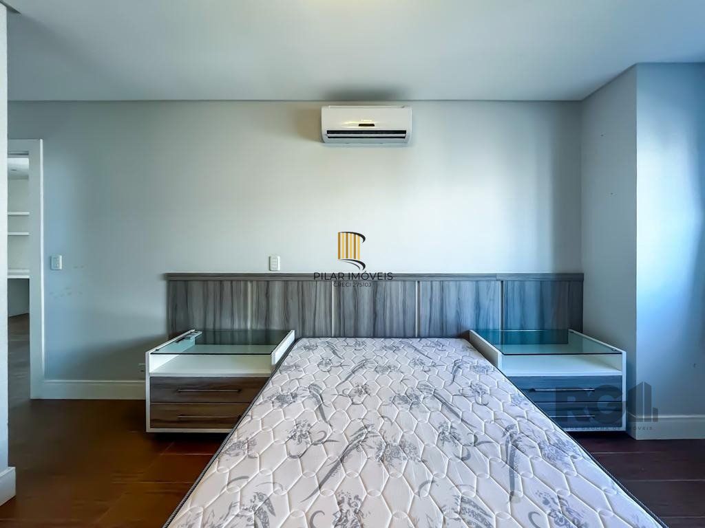 casa Alto Padrão com 239m² privativos, mobiliada e totalmente iluminada.