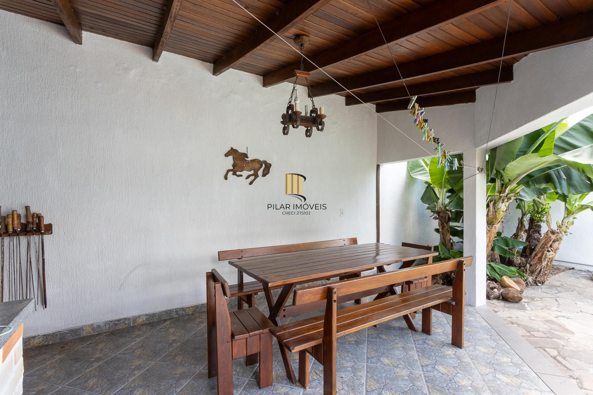 Sobrado, 3 quartos, 2 vagas, pátio com piscina - Bairro Nonoai